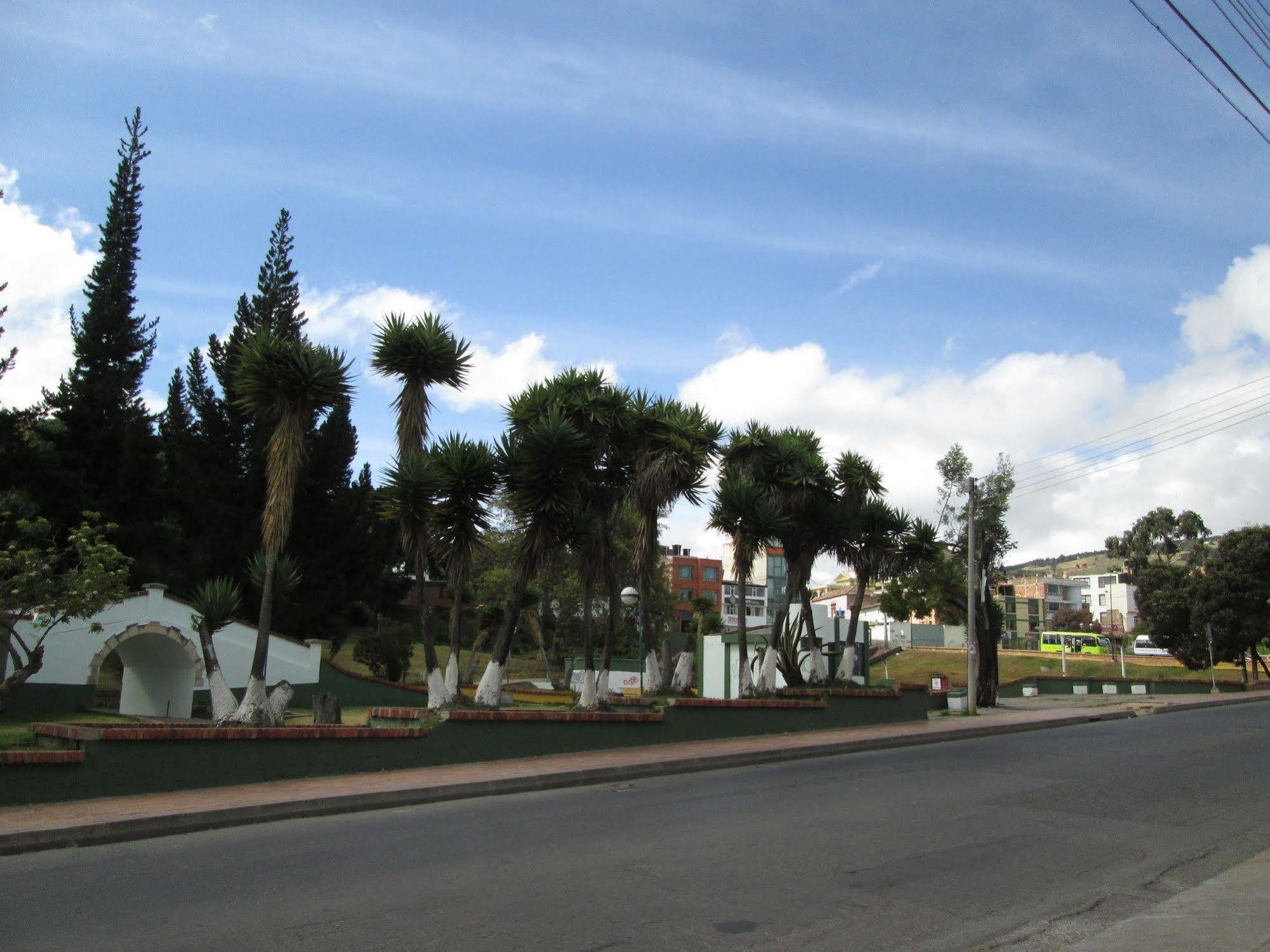 Hotel Parque Santander Tunja Exteriör bild