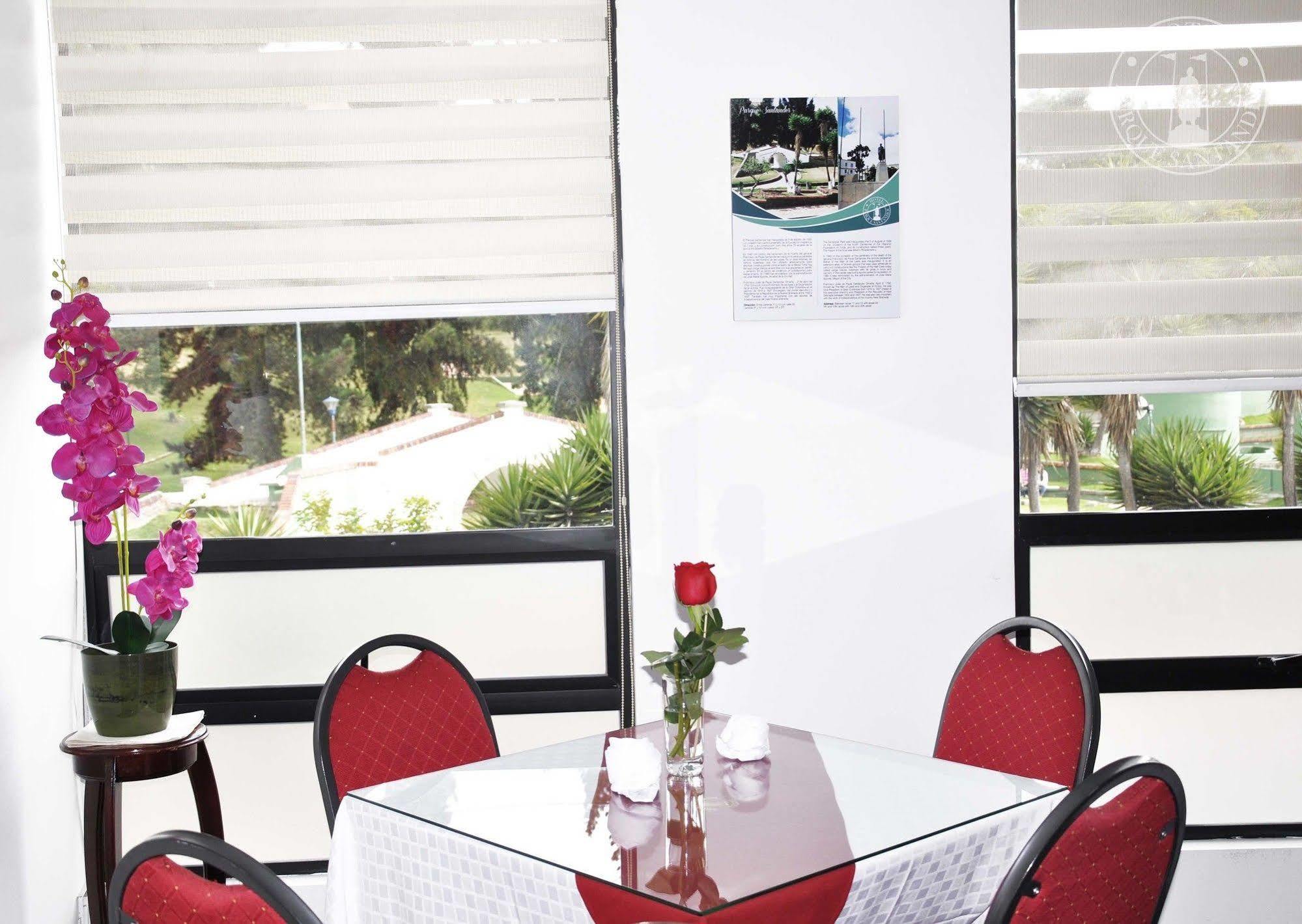 Hotel Parque Santander Tunja Exteriör bild